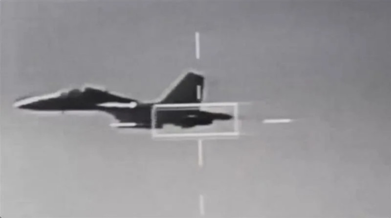 國防部釋出空軍監控殲-16型機畫面。   圖：國防部提供