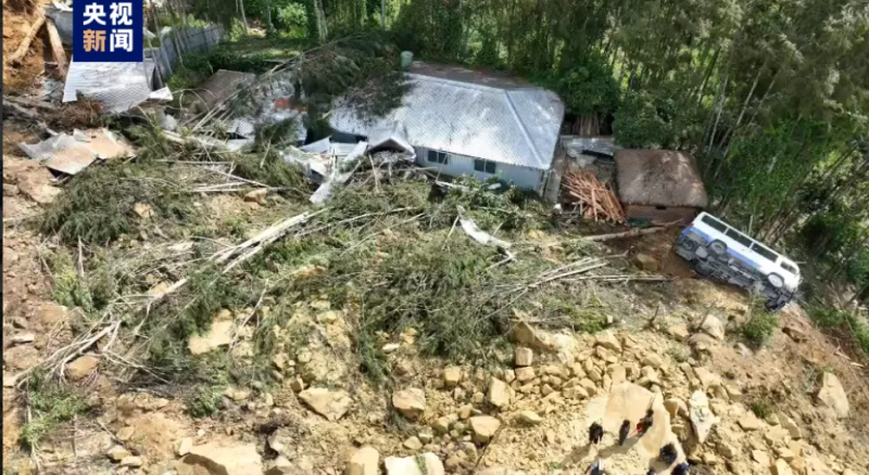 巴布亞紐幾內亞恩加省一村莊發生了大規模山體滑坡。   圖：翻攝自央視新聞
