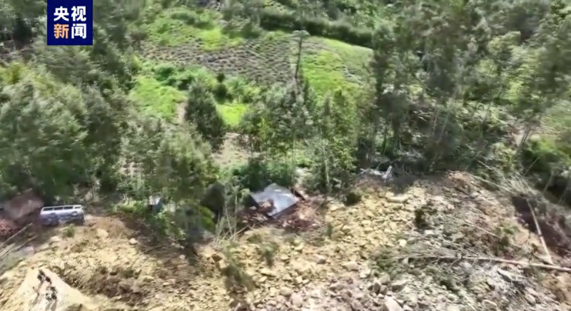 巴布亞紐幾內亞恩加省一村莊發生了大規模山體滑坡。   圖：翻攝自央視新聞