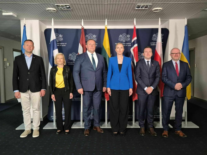 立陶宛、拉脫維亞、愛沙尼亞、波蘭、芬蘭和挪威6國內政部長   圖：翻攝自立陶宛內政部長比洛泰特（右３）的Ｘ