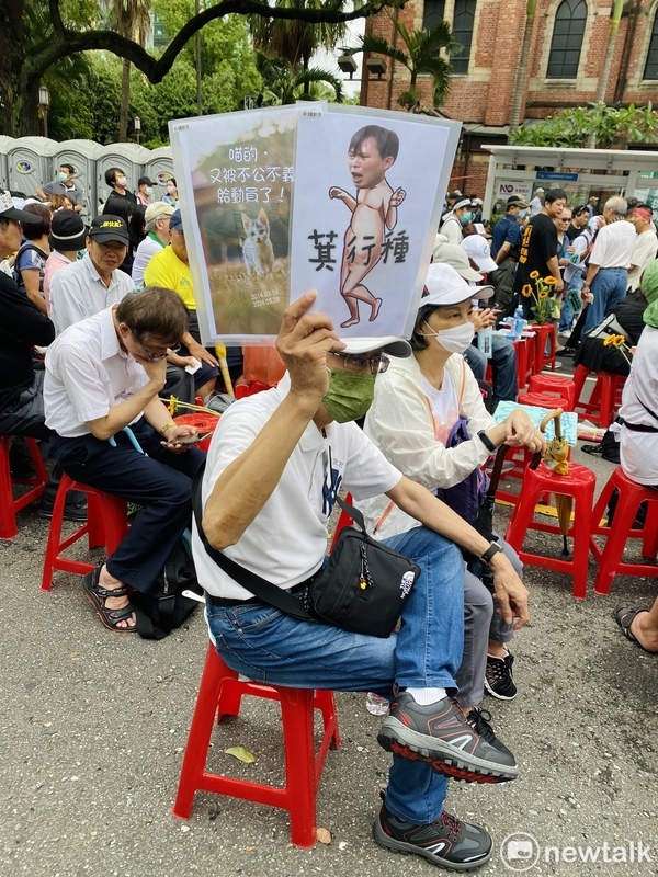 立法院會續審國會改革法案，民眾再度聚集場外。   圖：周煊惠 / 攝