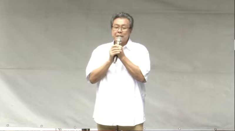 資深藝人楊烈上台宣講。   圖：翻攝經濟民主連合YouTube直播