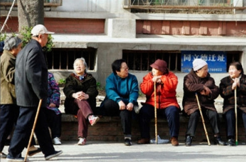 經濟陷入嚴重困境的中國，近期傳出養老金儲備嚴重不足的傳聞。   圖 : 翻攝自博聞社