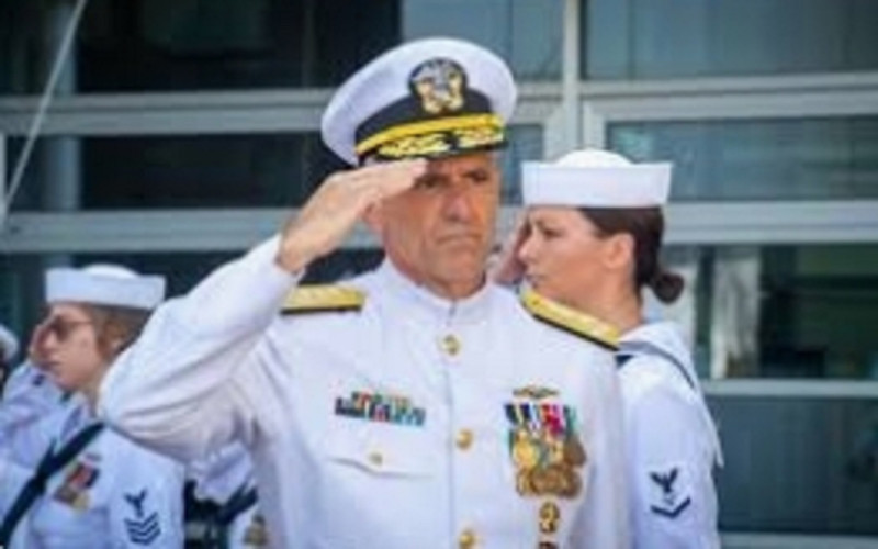 現年62歲的退役海軍上將柏克（Robert P. Burke）恐成為第2位因服役期間涉及聯邦犯行遭定罪的海軍將官。   圖 : 翻攝自NATO.int