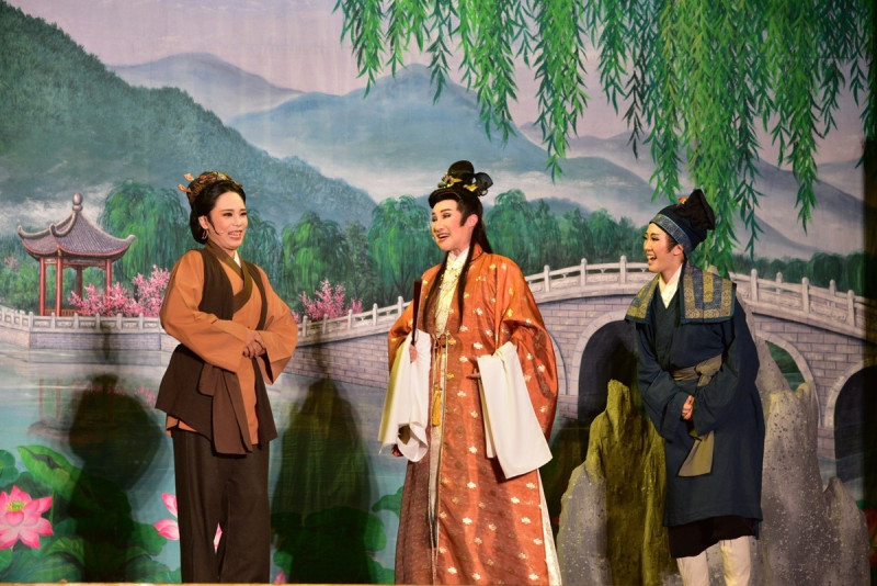 國寶級演員小咪（中）在歌仔戲《曲判記》中有精彩演出。   圖：台中市政府文化局/提供