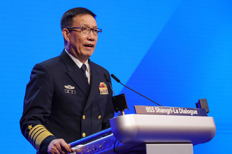 中國國防部長董軍近期在第 21 屆香格里拉對話會上表示，誰膽敢把台灣從中國分裂出去，必將粉身碎骨、自取滅亡。   圖：翻攝自環球網