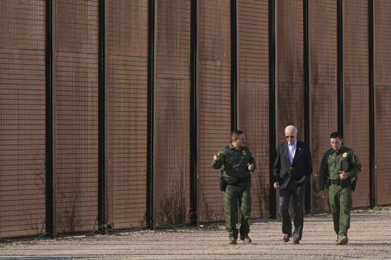 美國總統拜登在當地時間 4 日緊急簽署行政命令，關閉美國南部邊境並禁止非法移民入境。   圖：翻攝自 @JohnZhangSV X 帳號