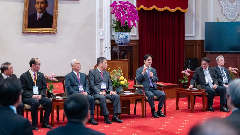 賴清德接見社團法人中國工程師學會113年度各項獎章得獎人。   圖：總統府提供