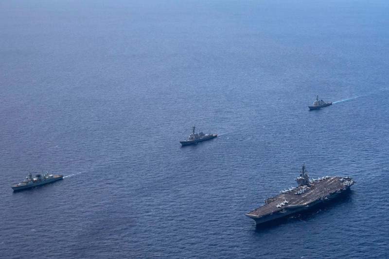 美軍「勇敢之盾2024」軍演，美國核動力航空母艦「羅斯福號(CVN-71)」在南海進行過境演練。   圖：翻攝US Navy