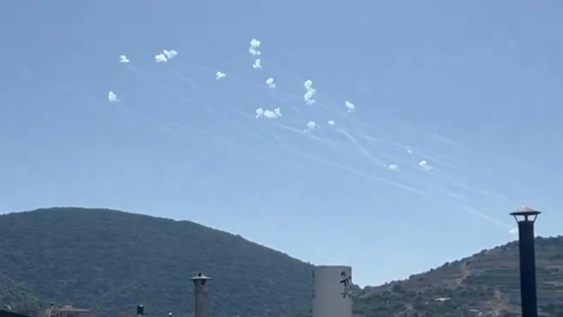 黎巴嫩真主黨12日向以色列北部發射約170枚火箭彈。   圖：翻攝「X」@manniefabian