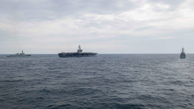 今年4月，美日韓在東海海域進行海上聯合操演。美軍由「羅斯福號」航艦打擊群主導演練。   