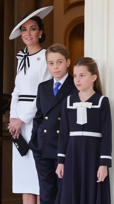 英國凱特王妃今天出席倫敦市中心舉行的皇家閱兵儀式，這是她5個月前接受腹部手術發現罹癌以來首次露面。   圖：翻攝自princeandprincessofwales ＩＧ
