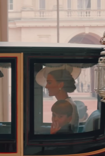 凱特王妃和她的3位子女一同乘坐王室馬車前往觀賞皇家閱兵儀式。   圖：翻攝自princeandprincessofwales ＩＧ