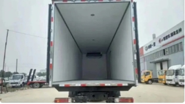 河南的一輛冷凍貨櫃車違規載人，車上8人被活活凍死。   圖 : 翻攝自騰訊網