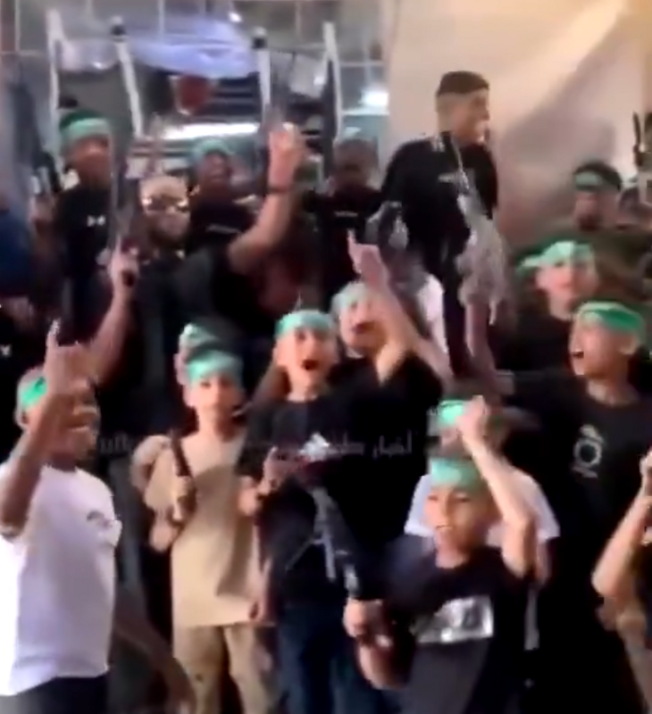 許多巴勒斯坦兒童加入哈瑪斯，打算為其作戰。   圖：翻攝自愚蠢的精衛 X（前推特）帳號