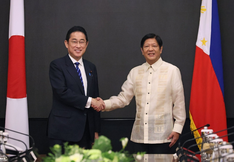 日本總理大臣岸田文雄（左）與菲律賓總統小馬可仕（右）協力抗衡中國   圖：翻攝自日本總理府