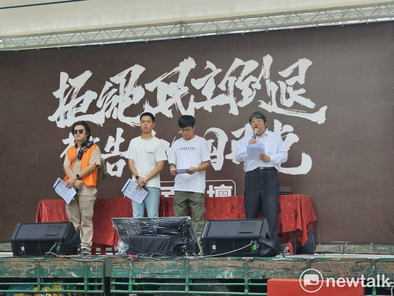 包括台灣公民陣線、經濟民主連合、公投護台灣聯盟等多個團體號召民眾重返立法院外集結，展現公民力量。   圖：林昀真/攝