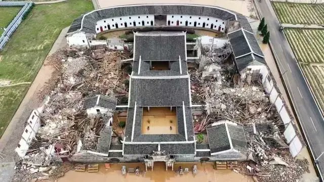 福建客家第一宗祠暴雨後大面積崩塌   圖：翻攝自Ｘ（前推特）