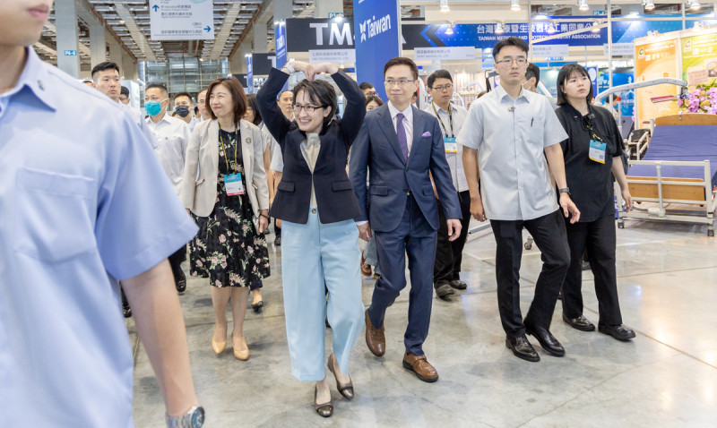 副總統蕭美琴出席2024台灣國際醫療暨健康照護展。   圖：總統府提供