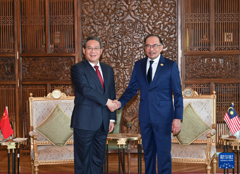 中國總理李強（左）6/19在馬來西亞與首相安華（右）會談，馬來西亞於20日隨即正式宣布加入中國主導的金磚集團行列。   圖：翻攝新華網