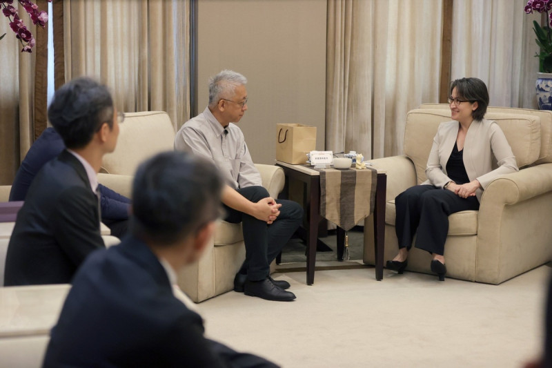 副總統蕭美琴接見第18屆傑出建築師獎得獎人郭俊沛。   圖：總統府提供