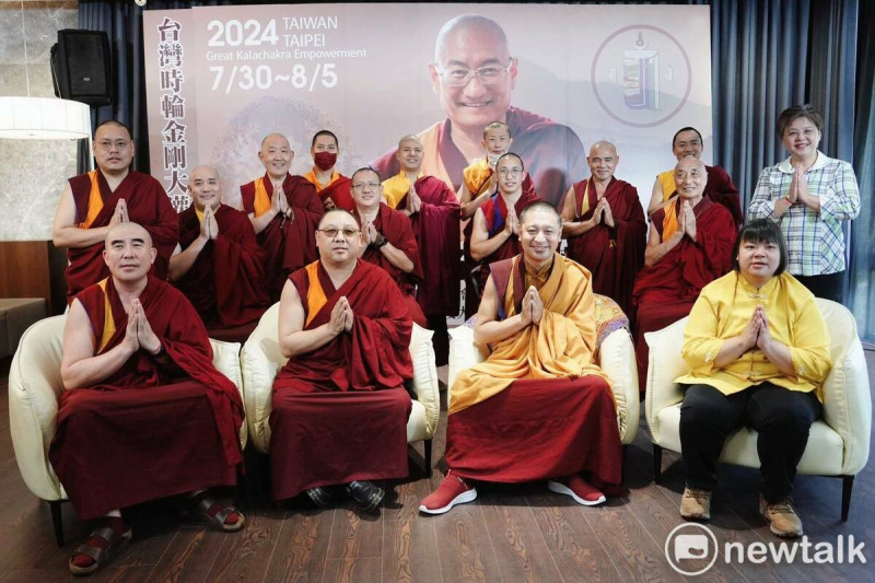 來自藏傳佛教各教派在台灣之仁波切、堪布、喇嘛們，齊聚一堂共同邀請所有民眾，來報名此場殊勝法會。   圖：唐復年/攝