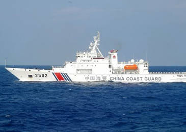 中國海警登檢我漁船強行押回。（示意圖）   圖：翻攝畫面