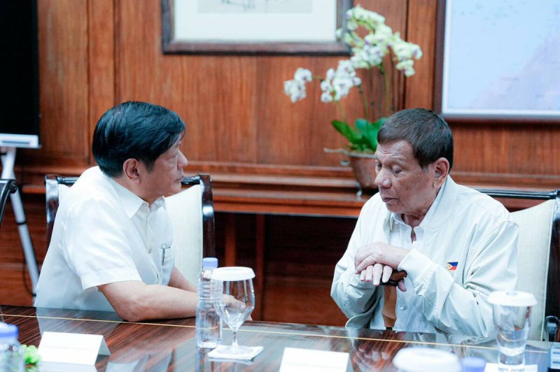 菲律賓前總統杜特蒂（右）與現任總統小馬可仕（左）關係緊張   圖：翻攝自菲律賓總統府官網