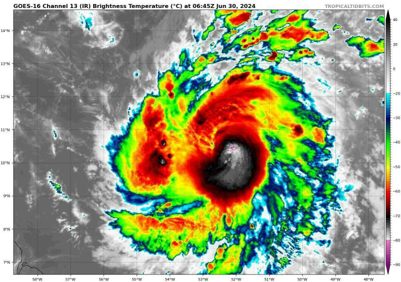 前氣象局長鄭明典在臉書發文，指出大西洋今年第一個颶風已經生成，台灣這邊雖還安靜，但是「颱風季也要開始了，還是要有準備！」   圖：翻攝自鄭明典臉書