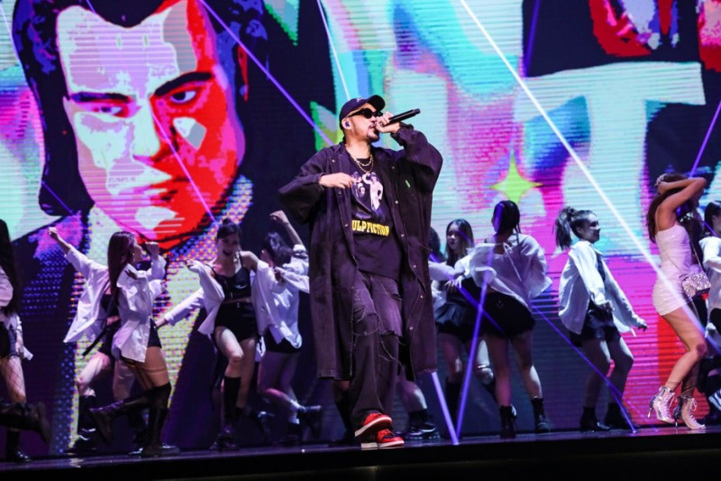 MC HotDog熱狗在金曲獎表演時麥克風突然沒聲音，被迫中斷演出。   圖：台視／提供
