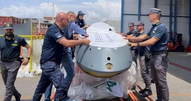 義大利 6 月 18 日根據美國情報，在該國南部的焦亞陶羅港查扣了 3 個裝有中國翼龍-2 無人機的集裝箱。   圖：翻攝自騰訊網/邵永靈
