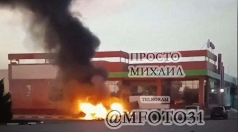 烏克蘭 57 旅使用無人機襲擊停靠在別爾哥羅德超市停車場的 Z 字軍車和軍人。   圖：翻攝自 rainbow7852 X（前推特）帳號