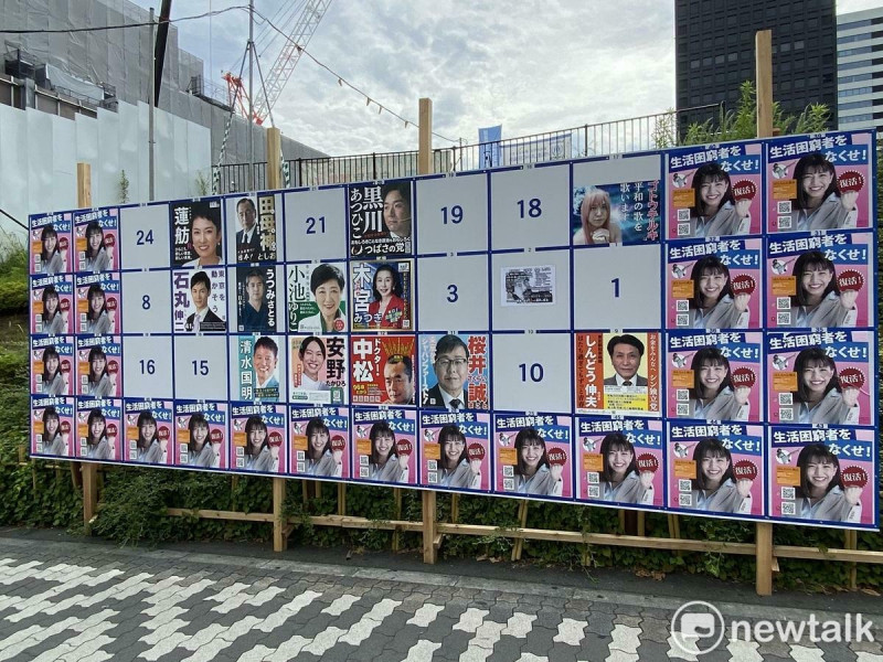 東京知事選舉這次出現有N國黨推出24名後選人，其實是卡住看板位置，出賣看板位置來收捐款，因此出現許多與選舉無關照片及業者宣傳。   圖：劉黎兒攝