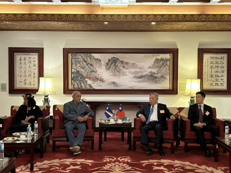 外交部政務次長田中光（右2）代表我國政府歡迎馬國國會議長瓦西（左2）率團訪台。   圖：外交部/提供