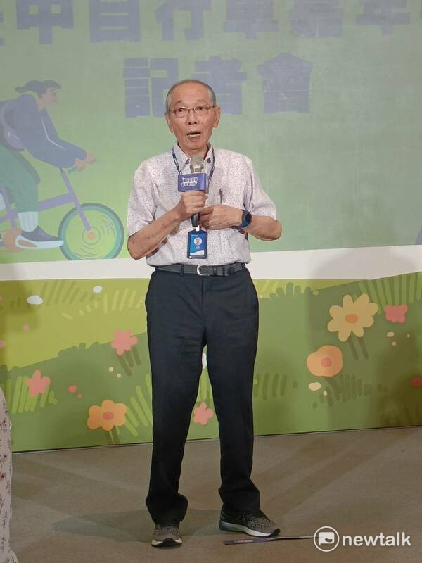 91歲的劉金標說自己騎車40年練就健康的身體，所以到現在還沒有死掉。   圖：唐復年/攝