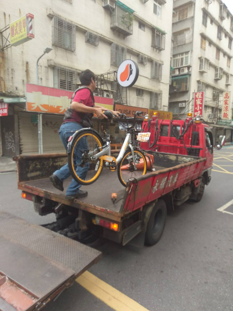 北市府交通局加強oBike違停拖吊。   圖 : 台北市政府交通局/提供