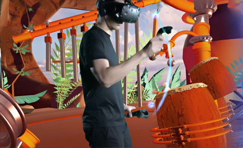 昨日「2017夏日藝術季-靈妖季」開幕，結合糖廠珍貴的建築藍晒圖及十鼓獨有的金屬工業風擊鼓表演，及近期最夯的科技元素「VR」，搭配綠幕特效，打造「囪擊蜜境VR體驗劇場」。   圖：資策會／提供
