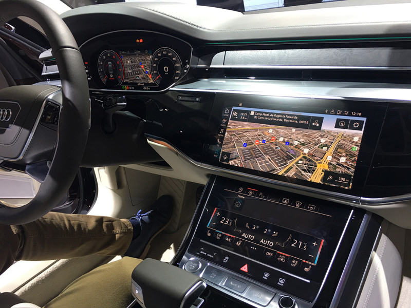 全新奧迪A8利用觸碰螢幕，讓車主能輕鬆設定車況，還提供AI導航系統。   圖：NVIDIA／提供