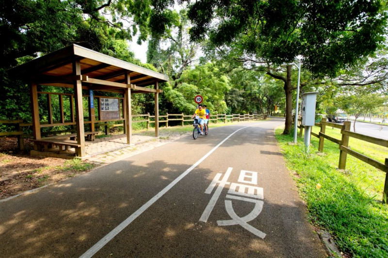 后豐鐵馬道」是由原來的台鐵舊山線整建，是國內唯一的封閉型自行車專用道，是沒有任何車輛干擾的自行車道。   圖：台中觀光旅遊局提供