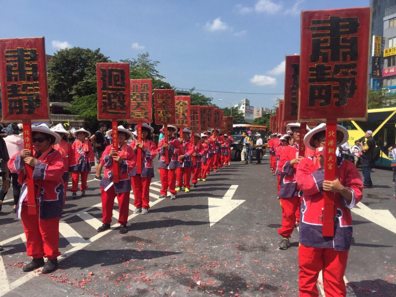 「百年媽祖會 眾神護台中」聯合遶境今(15)日起駕，從台灣體育大學體操館，行經萬春宮、台中火車站及樂成宮，往返遶行9.4公里，重現媽祖信仰的百年風華。   圖:台中市政府提供