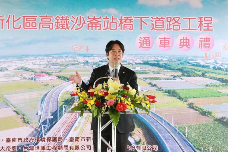 台南市長賴清德說明，為解決南科交通問題，市府積極爭取中央經費興辦多項交通工程。   圖：台南市政府