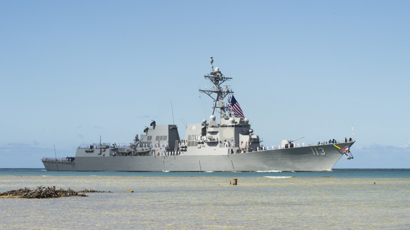 美國海軍最新一艘勃克級導向飛彈驅逐艦芬恩號（USS John Finn，DDG 113），當地時間15日在夏威夷珍珠港舉行服役典禮。   圖：翻攝美國海軍網站