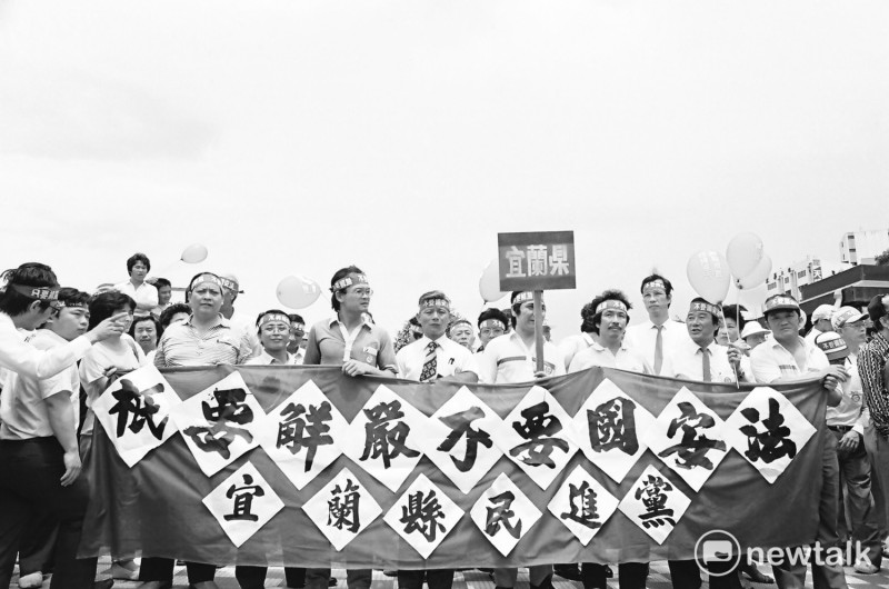 1987年318反國安法遊行。右三是已逝國代張川田。   圖攝影邱萬興提供