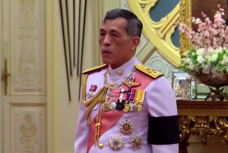泰王瓦吉拉隆功昨天發布聲明，撤銷前總理戴克辛所有過去獲頒的王室勳章。   圖：翻攝網路（資料照）