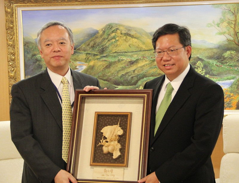 桃園市長鄭文燦今(19)日接見日本台灣交流協會台北事務所新任副代表橫田光弘。   圖：桃園市政府提供