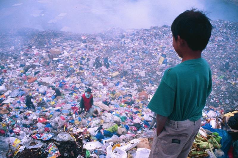 美國研究人員19日表示，世界存在著塑膠垃圾問題，地球至今已生產超過91億噸（83億公噸）塑膠，大多數都被丟到垃圾掩埋場或是海裡。 （圖取自Pixabay圖庫）   圖:中央社