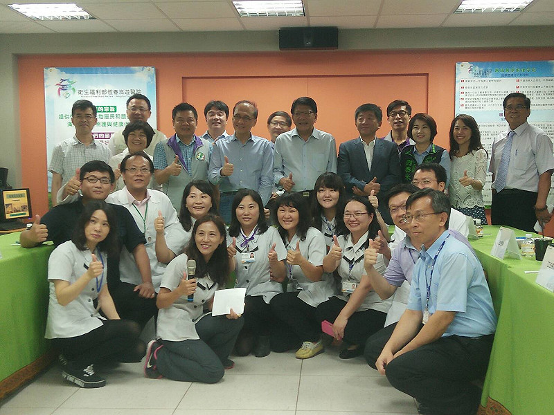 行政院長林全今 (22) 日上午在屏東縣長潘孟安陪同下前往恆春旅遊醫院視察，潘孟安希望中央補助改建恆春旅遊醫院，提升醫療設備品質及挽留醫護人力，獲得林全院長允諾補助2.79億元。   圖 : 屏東縣政府/提供