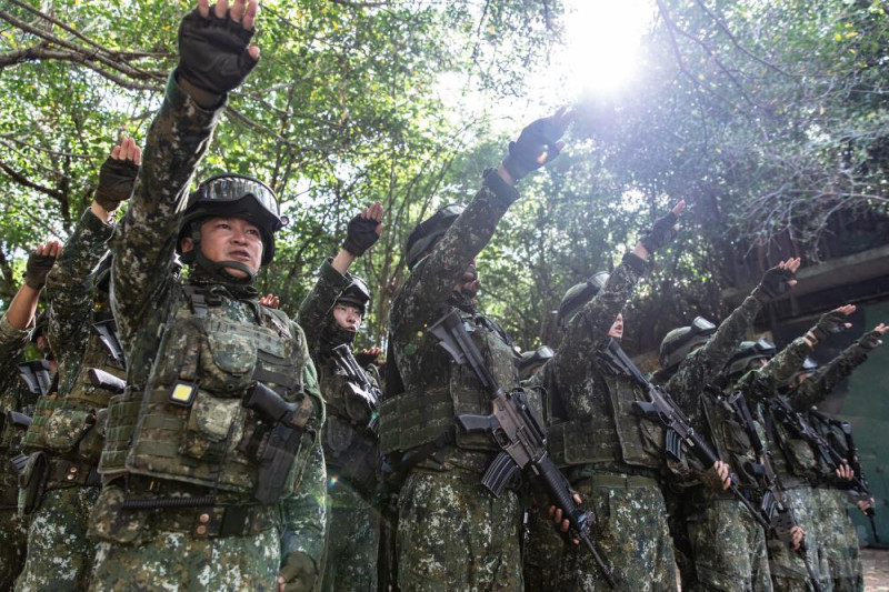 國軍第一戰區戰車營官兵立功宣誓。   圖：軍聞社提供。