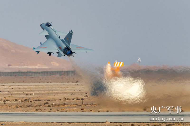 中國殲-10C戰鬥機。圖：翻攝陸網/央廣軍事 