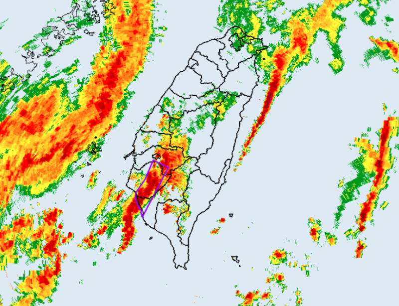 今(26)日11時4分氣象署發布大雷雨即時訊息， 中南部今有大雨或豪雨，氣象署真對高雄市、台南市、嘉義縣發布大雷雨訊息，雨勢持續2小時。   圖：翻攝自氣象署